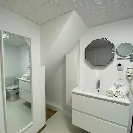 Capsule Espace-jacuzzi-cinema-nintendo Switch Appartement *