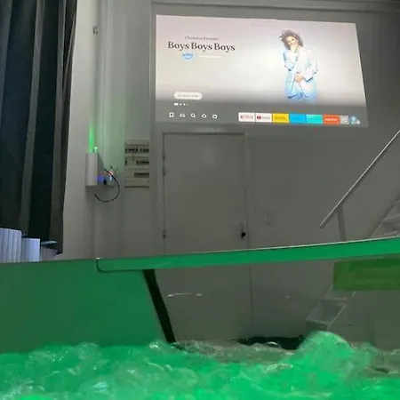 Appartement Capsule Espace-jacuzzi-cinema-nintendo Switch Roubaix