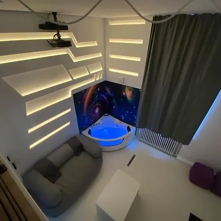 Capsule Espace-jacuzzi-cinema-nintendo Switch Appartement *