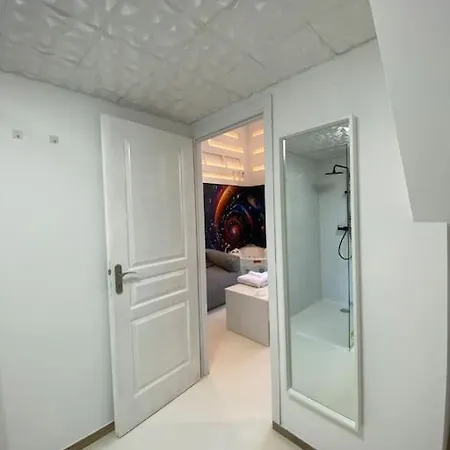 Appartement Capsule Espace-jacuzzi-cinema-nintendo Switch