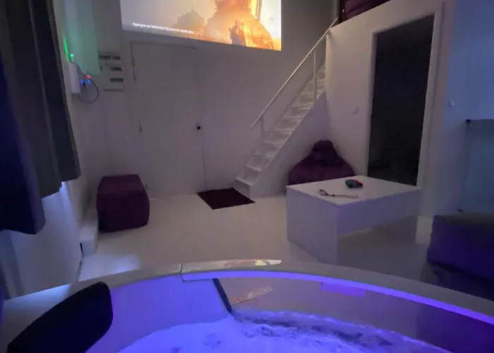 Espace-jacuzzi-cinema-nintendo Switch Apartment *